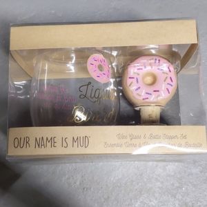 Wine glass and bottle stopper set